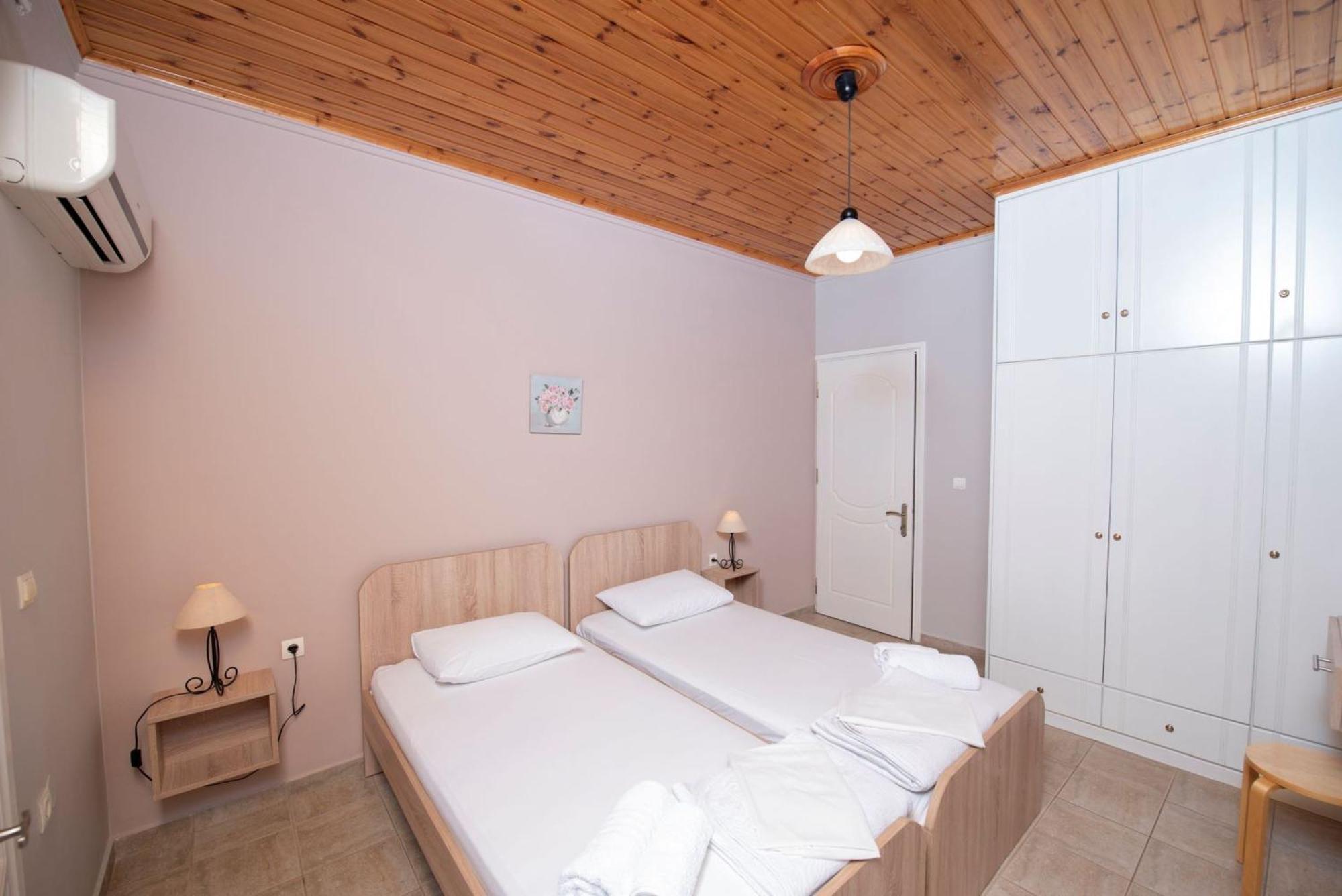 Caza Levantiera Kalamitsi  Bagian luar foto